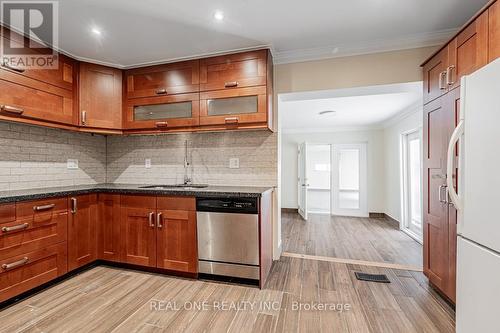 30 Herkley Drive, Brampton, ON - Indoor Photo Showing Kitchen