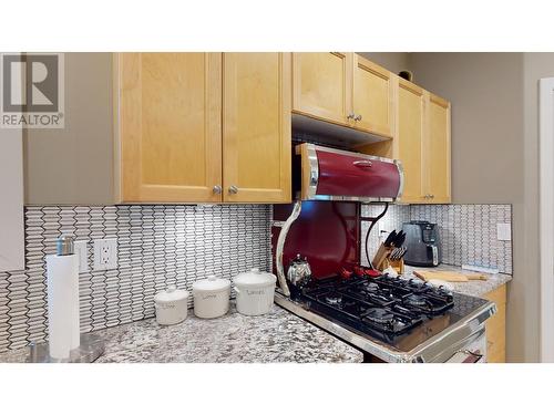 100 1702 Dyke Road, Quesnel, BC - Indoor Photo Showing Kitchen