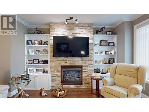 100 1702 Dyke Road, Quesnel, BC - Indoor Photo Showing Living Room With Fireplace