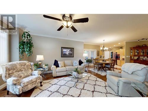 100 1702 Dyke Road, Quesnel, BC - Indoor Photo Showing Living Room