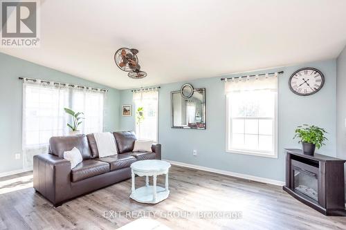 #45-152 Concession Road 11 W, Trent Hills (Hastings), ON - Indoor Photo Showing Living Room