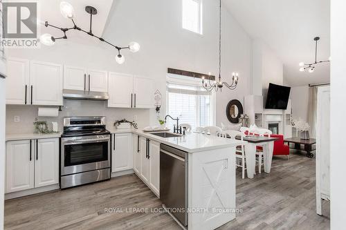 29 Berkshire Avenue, Wasaga Beach, ON - Indoor Photo Showing Kitchen With Upgraded Kitchen