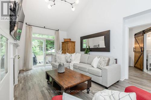 29 Berkshire Avenue, Wasaga Beach, ON - Indoor Photo Showing Living Room