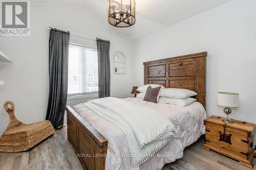 29 Berkshire Avenue, Wasaga Beach, ON - Indoor Photo Showing Bedroom