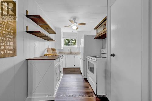 21 Hint Avenue, Prince Edward County (Sophiasburgh), ON - Indoor Photo Showing Kitchen