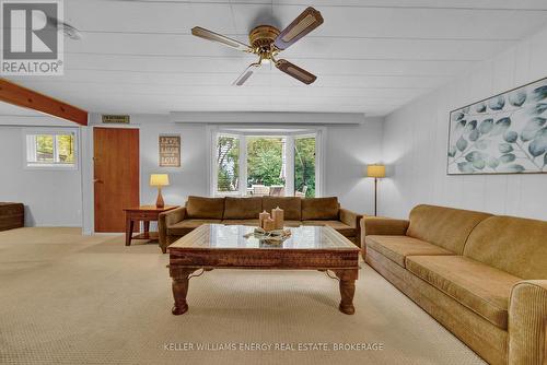 21 Hint Avenue, Prince Edward County (Sophiasburgh), ON - Indoor Photo Showing Living Room