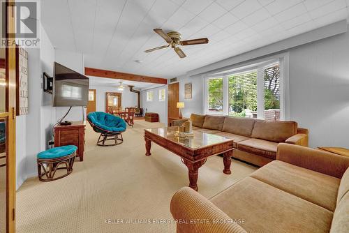 21 Hint Avenue, Prince Edward County (Sophiasburgh), ON - Indoor Photo Showing Living Room