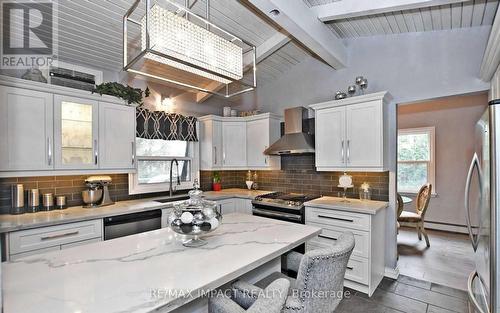 44 Brunswick Street, Oshawa, ON - Indoor Photo Showing Kitchen With Upgraded Kitchen