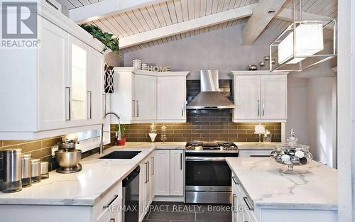 44 Brunswick Street, Oshawa, ON - Indoor Photo Showing Kitchen With Upgraded Kitchen