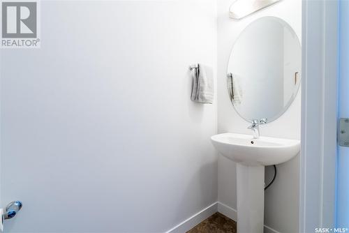 325 Secord Way, Saskatoon, SK - Indoor Photo Showing Bathroom