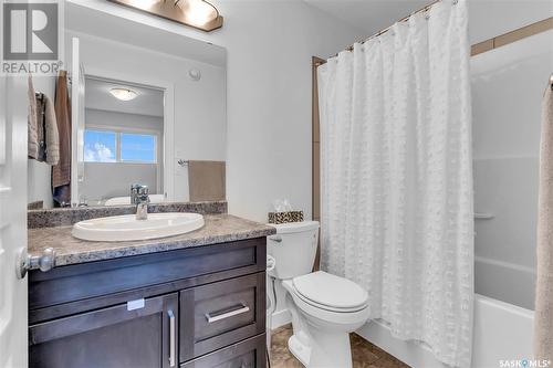 325 Secord Way, Saskatoon, SK - Indoor Photo Showing Bathroom