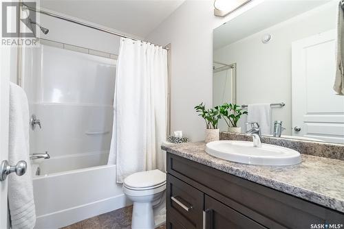 325 Secord Way, Saskatoon, SK - Indoor Photo Showing Bathroom