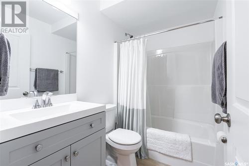 325 Secord Way, Saskatoon, SK - Indoor Photo Showing Bathroom