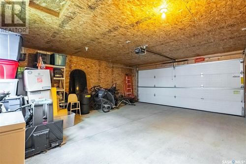 325 Secord Way, Saskatoon, SK - Indoor Photo Showing Garage