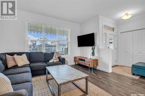 325 Secord Way, Saskatoon, SK - Indoor Photo Showing Living Room