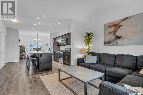 325 Secord Way, Saskatoon, SK - Indoor Photo Showing Living Room