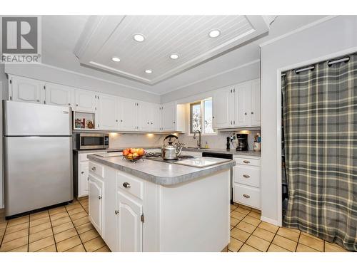 7701 Holtam Drive, Coldstream, BC - Indoor Photo Showing Kitchen