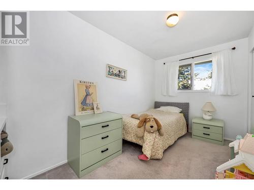 7701 Holtam Drive, Coldstream, BC - Indoor Photo Showing Bedroom