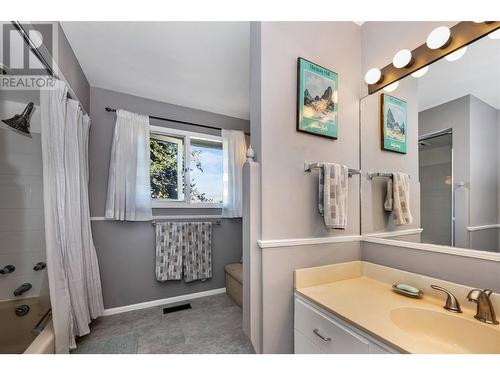 7701 Holtam Drive, Coldstream, BC - Indoor Photo Showing Bathroom