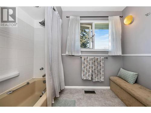 7701 Holtam Drive, Coldstream, BC - Indoor Photo Showing Bathroom