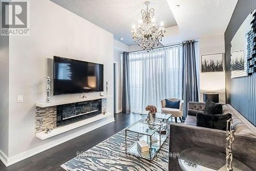 5503 - 125 Blue Jays Way, Toronto, ON - Indoor Photo Showing Living Room