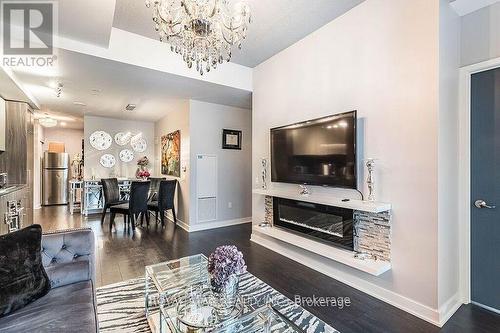 5503 - 125 Blue Jays Way, Toronto, ON - Indoor Photo Showing Living Room