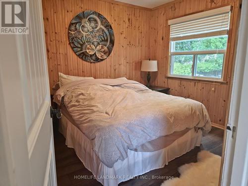 999 Isabella Street, Innisfil, ON - Indoor Photo Showing Bedroom