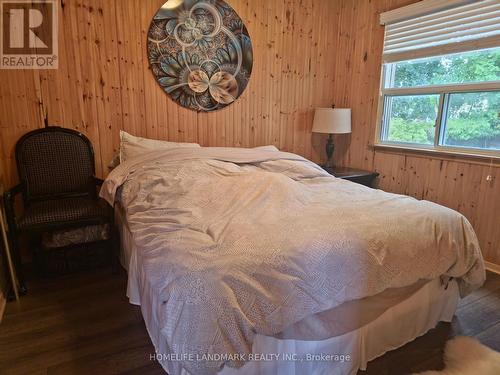 999 Isabella Street, Innisfil, ON - Indoor Photo Showing Bedroom