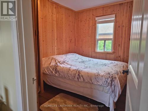 999 Isabella Street, Innisfil, ON - Indoor Photo Showing Bedroom