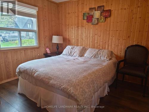 999 Isabella Street, Innisfil, ON - Indoor Photo Showing Bedroom