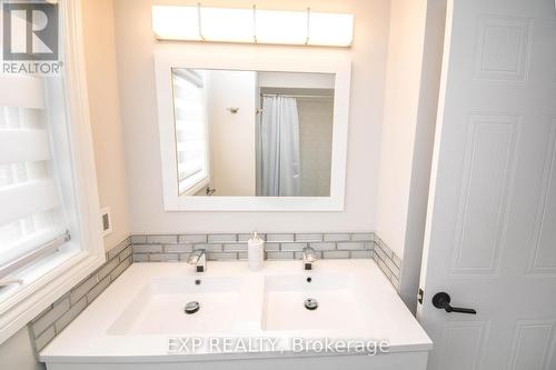 30 Aikens Crescent, Barrie, ON - Indoor Photo Showing Bathroom