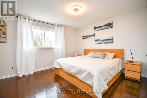 30 Aikens Crescent, Barrie, ON - Indoor Photo Showing Bedroom