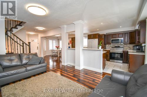 30 Aikens Crescent, Barrie, ON - Indoor Photo Showing Living Room