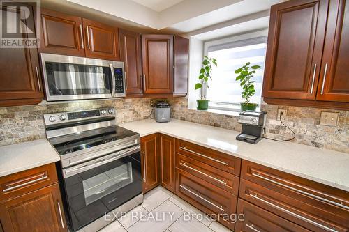 30 Aikens Crescent, Barrie, ON - Indoor Photo Showing Kitchen