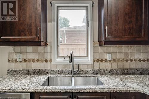 1133 Beechnut Road, Oakville, ON - Indoor Photo Showing Kitchen With Double Sink With Upgraded Kitchen