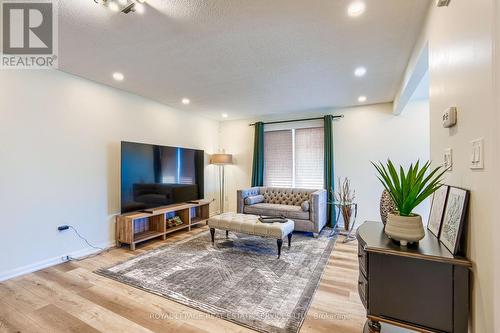 3109 Stornoway Circle, Oakville (Palermo West), ON - Indoor Photo Showing Living Room