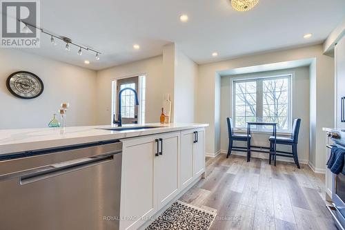 3109 Stornoway Circle, Oakville, ON - Indoor Photo Showing Kitchen