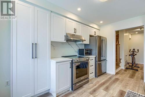 3109 Stornoway Circle, Oakville, ON - Indoor Photo Showing Kitchen