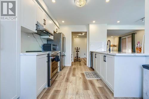 3109 Stornoway Circle, Oakville, ON - Indoor Photo Showing Kitchen