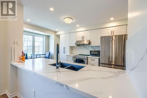 3109 Stornoway Circle, Oakville, ON - Indoor Photo Showing Kitchen With Double Sink With Upgraded Kitchen