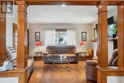 100 Elgin Street, Port Colborne, ON - Indoor Photo Showing Living Room