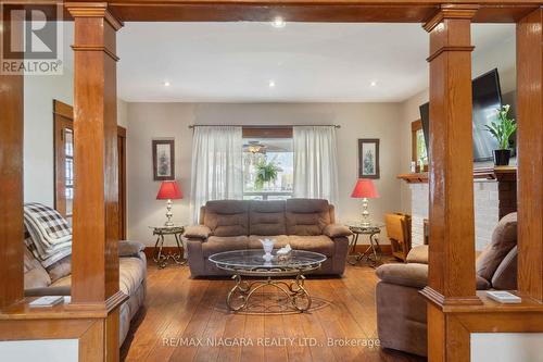 100 Elgin Street, Port Colborne, ON - Indoor Photo Showing Living Room