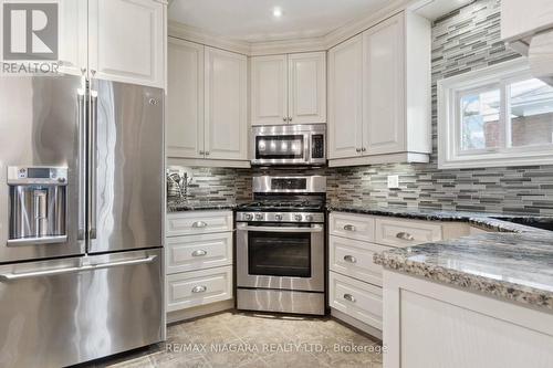 100 Elgin Street, Port Colborne, ON - Indoor Photo Showing Kitchen With Upgraded Kitchen