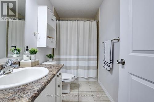 564 Blair Creek Drive, Kitchener, ON - Indoor Photo Showing Bathroom