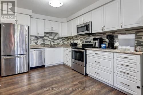 564 Blair Creek Drive, Kitchener, ON - Indoor Photo Showing Kitchen With Upgraded Kitchen