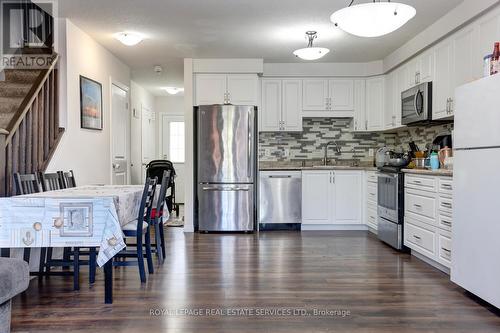 564 Blair Creek Drive, Kitchener, ON - Indoor Photo Showing Kitchen With Upgraded Kitchen