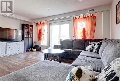 564 Blair Creek Drive, Kitchener, ON - Indoor Photo Showing Living Room