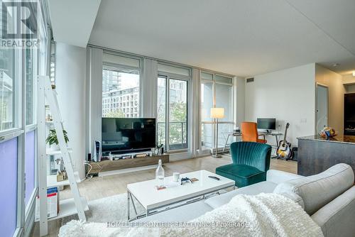 383 - 209 Fort York Boulevard, Toronto, ON - Indoor Photo Showing Living Room