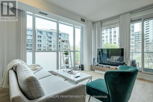 383 - 209 Fort York Boulevard, Toronto, ON - Indoor Photo Showing Living Room