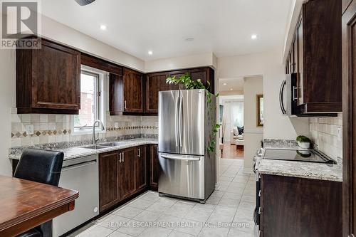 1133 Beechnut Road, Oakville, ON - Indoor Photo Showing Kitchen With Double Sink